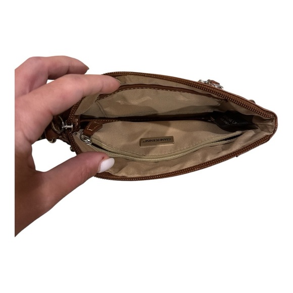 🧡 5 for $25 🧡 Brown Leather Wristlet - Picture 3 of 3